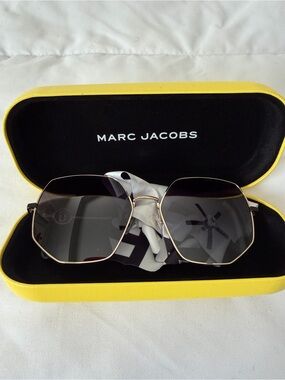 Marc Jacobs Black Gradient Sunglasses - Modern Geometric Frame NEW